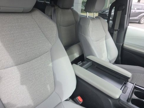 Used 2025 Toyota Sienna LE image 16