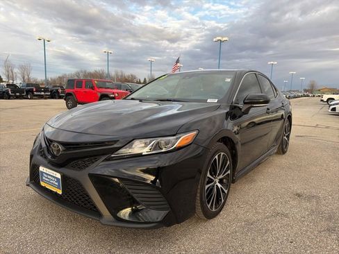 Used 2018 Toyota Camry L image 8