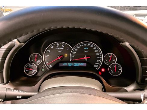 Used 2007 Chevrolet Corvette Coupe w/ Preferred Equipment Group RWD image 19