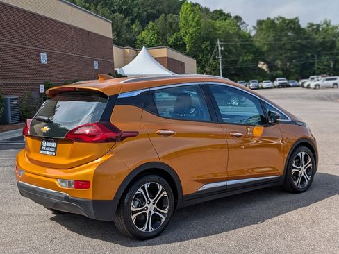 Used 2017 Chevrolet Bolt Premier w/ Driver Confidence II Package FWD image 9