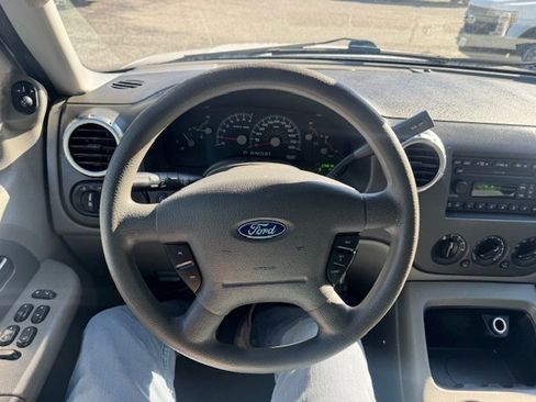 Used 2004 Ford Expedition XLT image 13