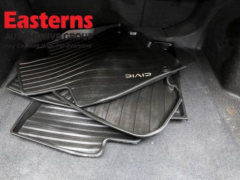 Used 2022 Honda Civic Touring image 9