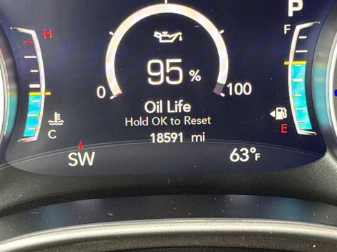 Used 2024 Chrysler Pacifica Touring-L FWD image 30