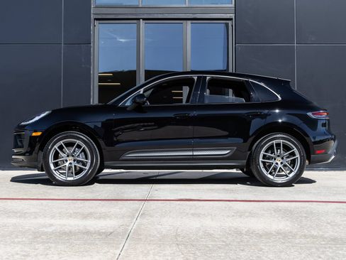 Certified 2026 Porsche Macan AWD/4WD image 2