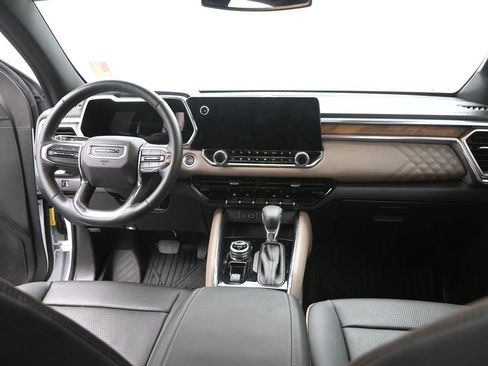 Used 2024 GMC Canyon Denali image 25