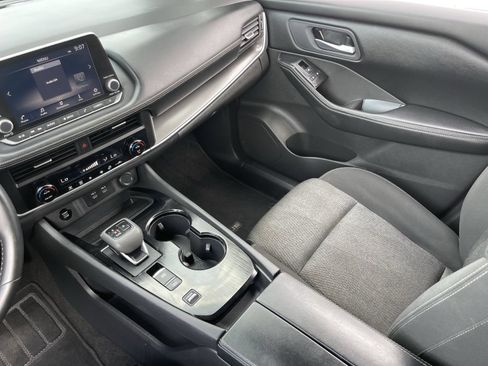 Used 2025 Nissan Rogue SV FWD image 18