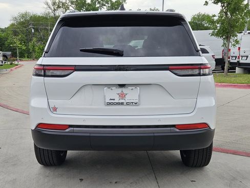 New 2026 Jeep Grand Cherokee Limited RWD image 4