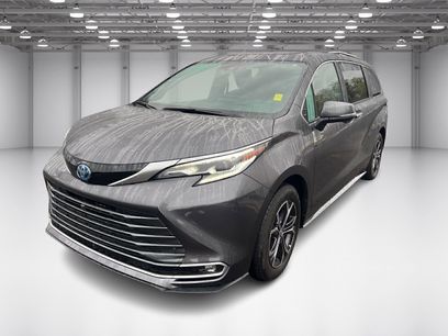 Used 2025 Toyota Sienna Platinum