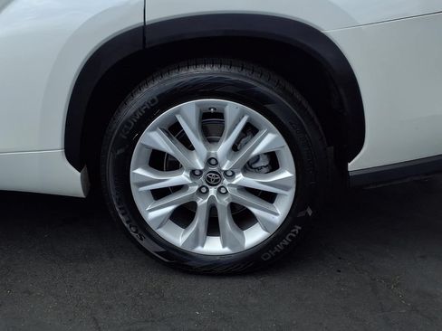 Used 2020 Toyota Highlander Limited FWD image 4