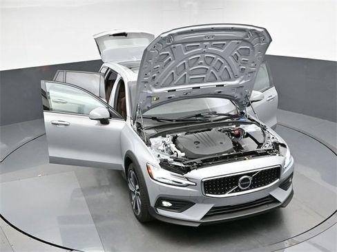 New 2026 Volvo V60 B5 Cross Country Plus w/ Protection Package Premier image 50