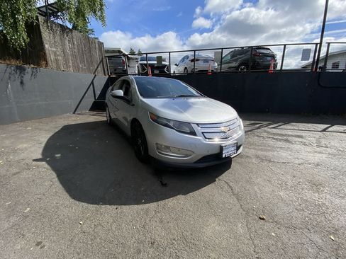 Used 2012 Chevrolet Volt Premium w/ Premium Trim Package FWD image 8