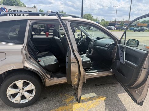 Used 2014 Subaru Forester 2.5i Touring AWD/4WD image 18
