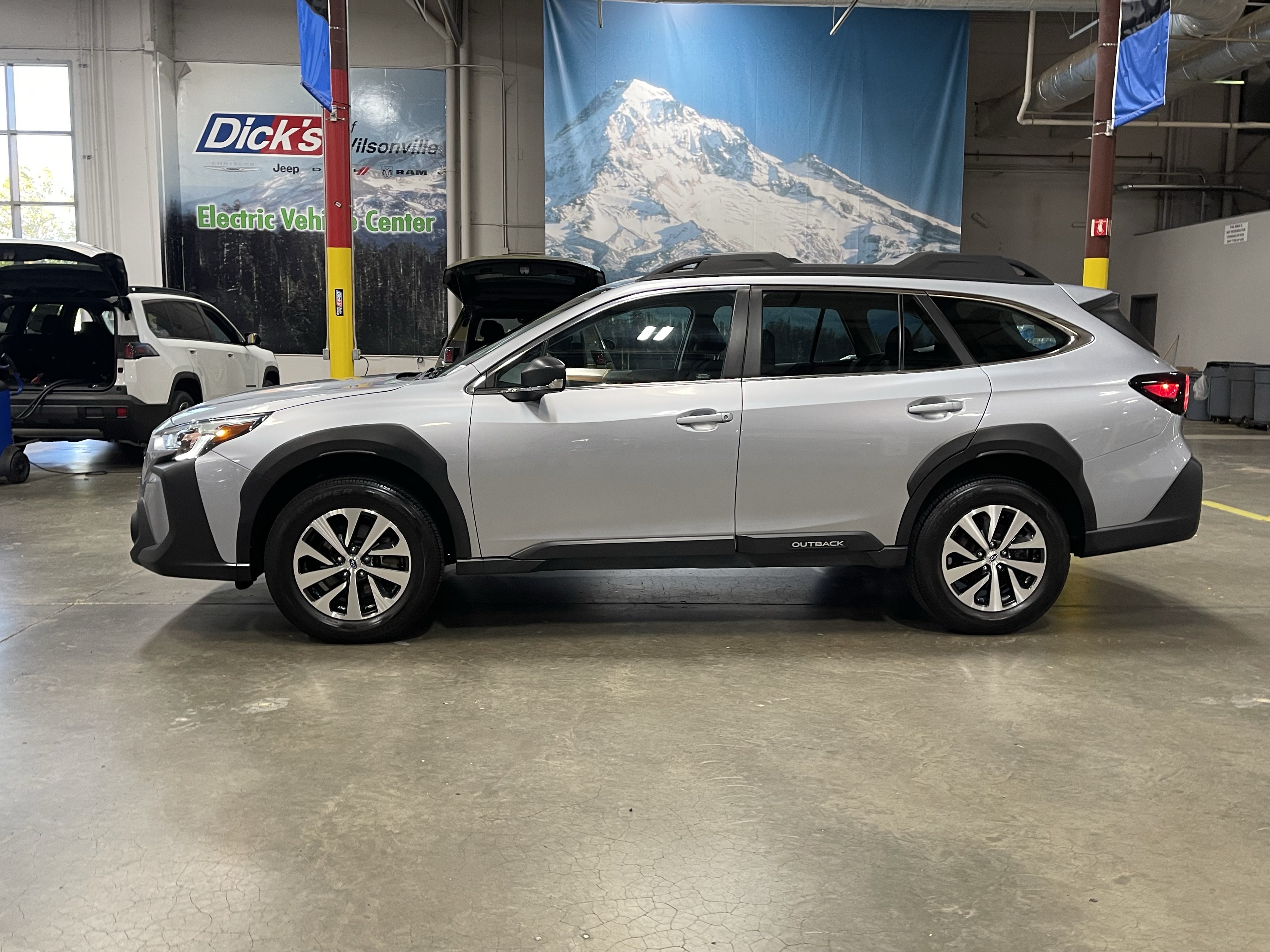 Used 2024 Subaru Outback AWD/4WD image 2