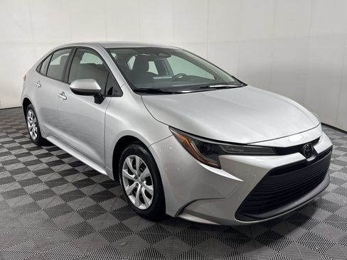 Used 2025 Toyota Corolla LE FWD image 7