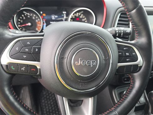 Used 2018 Jeep Compass Trailhawk w/ Cold Weather Group AWD/4WD image 7