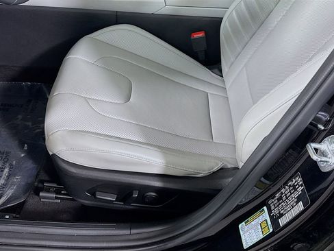 Certified 2025 Hyundai Elantra Limited FWD image 27