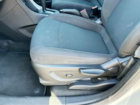 Used 2022 Chevrolet Trax LS w/ Tint and Cruise Package FWD image 18