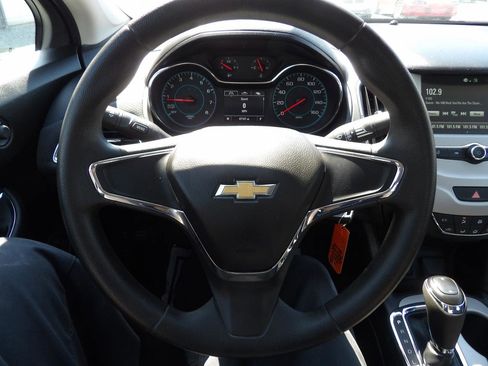 Used 2018 Chevrolet Cruze LS FWD image 10