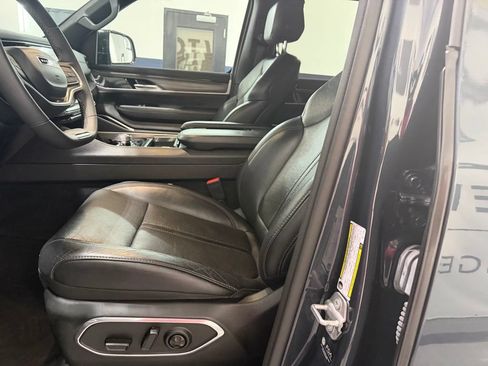 Used 2024 Jeep Wagoneer Series II AWD/4WD image 15