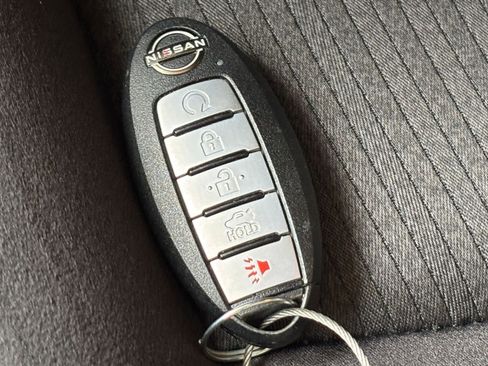 Used 2025 Nissan Altima 2.5 SV FWD image 24