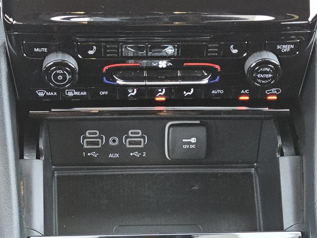 Used 2025 Jeep Grand Cherokee Altitude AWD/4WD image 26