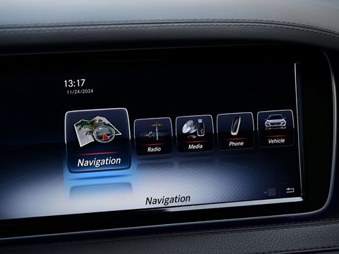 Used 2017 Mercedes-Benz S 550 Sedan image 23