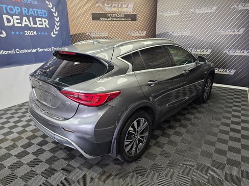 Used 2017 INFINITI QX30 Premium w/ Navigation Package image 16
