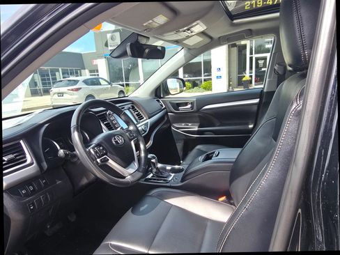 Used 2019 Toyota Highlander XLE image 10