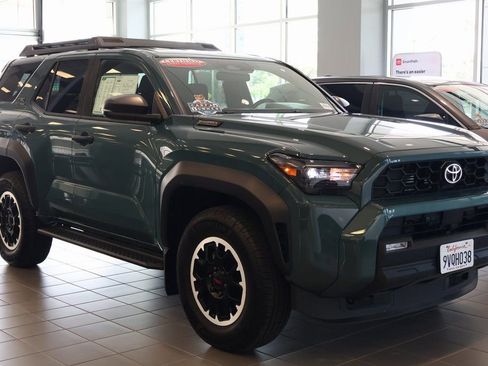 Used 2025 Toyota 4Runner TRD Off-Road image 3