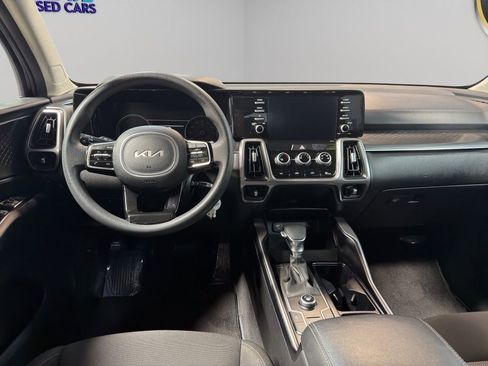 Used 2023 Kia Sorento LX image 13