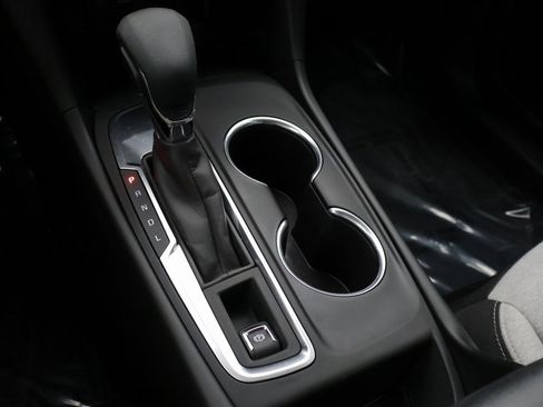 Used 2022 Chevrolet Equinox LS image 36