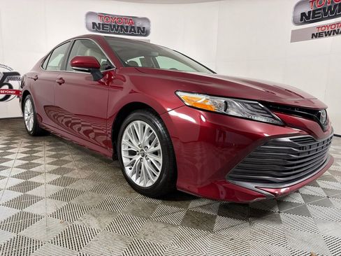 Used 2018 Toyota Camry XLE FWD image 1