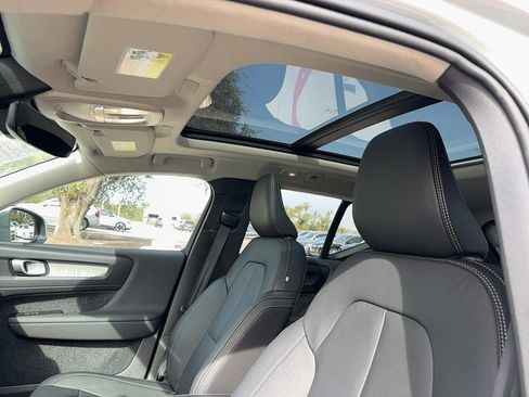 Certified 2025 Volvo XC40 B5 Core image 12