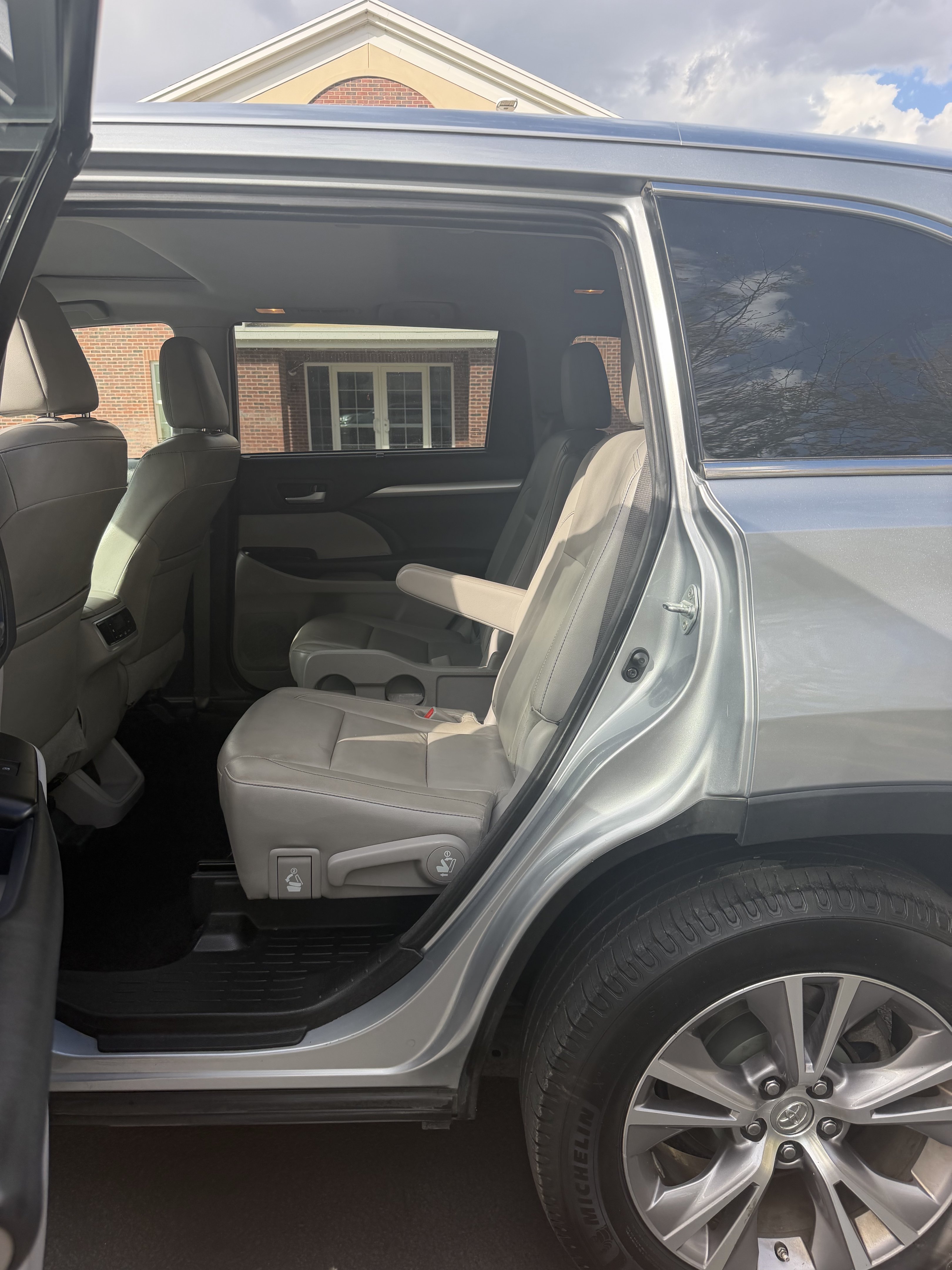Used 2015 Toyota Highlander XLE AWD/4WD image 18