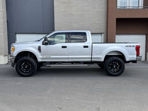 Used 2017 Ford F250 XLT AWD/4WD image 2