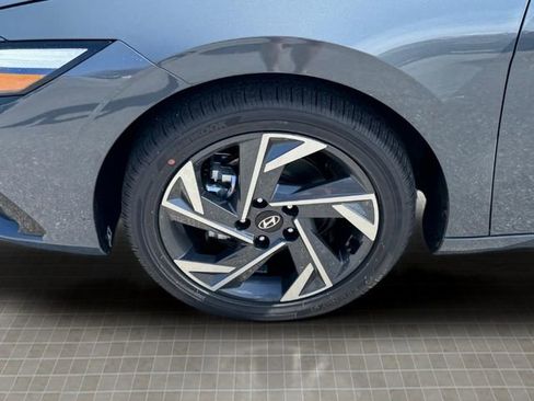New 2026 Hyundai Elantra Limited FWD image 15
