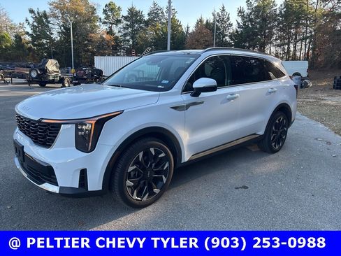 Used 2025 Kia Sorento EX w/ Panoramic Sunroof Package image 3