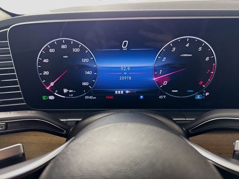 Used 2024 Mercedes-Benz GLE 350 4MATIC image 35