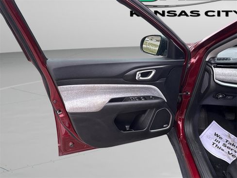 Used 2022 Jeep Compass Latitude w/ Sun and Sound Group image 17