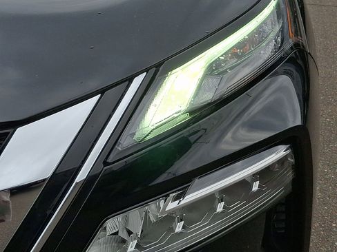 Used 2023 Nissan Rogue SL AWD/4WD image 9