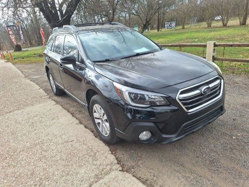 Used 2018 Subaru Outback 2.5i Premium image 3