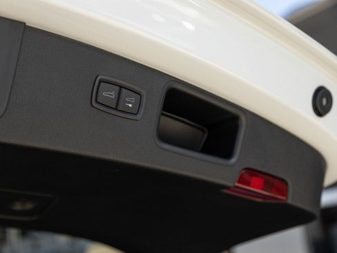 Certified 2026 Porsche Macan AWD/4WD image 30
