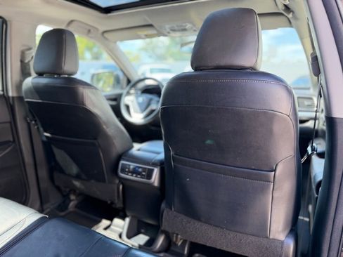 Used 2016 Toyota Highlander XLE image 23