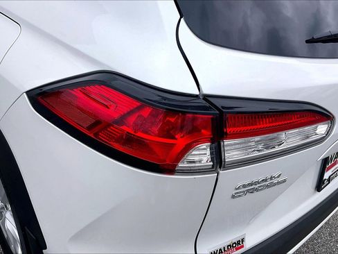 Used 2024 Toyota Corolla Cross LE image 33