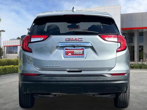 Used 2024 GMC Terrain SLE FWD image 5