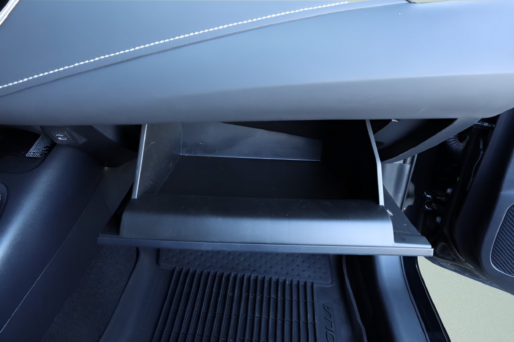Certified 2025 Toyota Corolla SE w/ SE Package FWD image 40