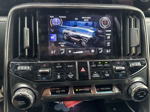 Used 2024 Lexus LX 600 4WD w/ Luxury Package image 10