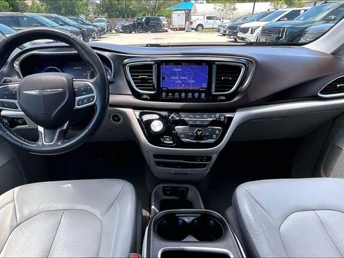 Used 2017 Chrysler Pacifica Touring-L Plus w/ Advanced Safetytec Group FWD image 14