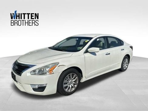 Used 2014 Nissan Altima 2.5 S w/ Display Audio Package FWD image 1