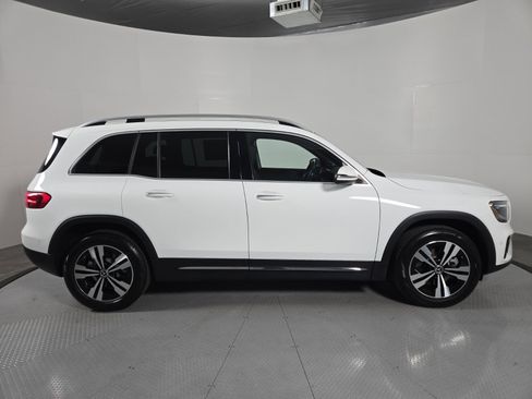 Used 2025 Mercedes-Benz GLB 250 image 4